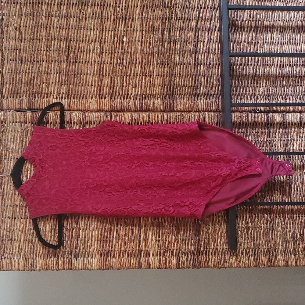 Express cranberry XS lace top